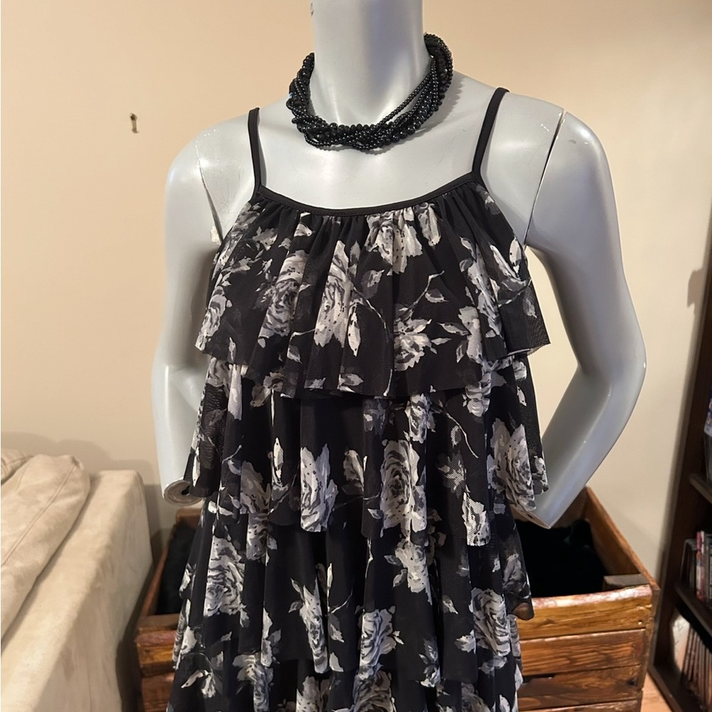 Gorgeous Black and White Ruffled Camisole❤️M